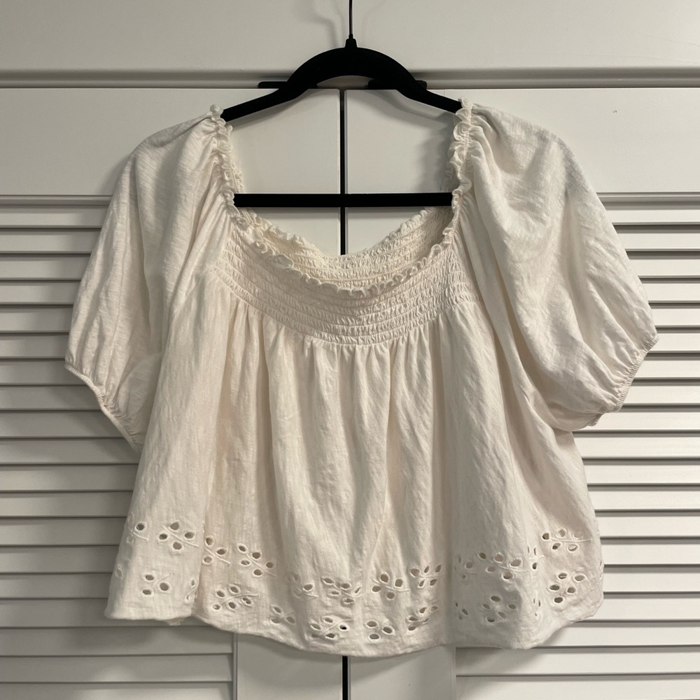AE White Cropped Tee. Cut Out Details. On or Off Shoulder Style. XL.